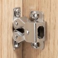 Chốt sập kẹp cánh cửa tủ tiện dụng BA924