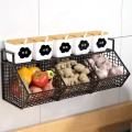 Kệ nghiêng đựng gia vị trong bếp 