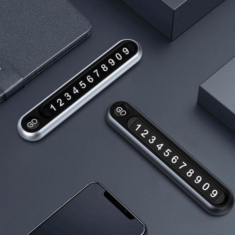 Bảng GD ghi số điện thoại để trên taplo ô tô