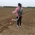 Dụng cụ rải phân bón hỗ trợ bón phân hiệu quả hơn BA1437