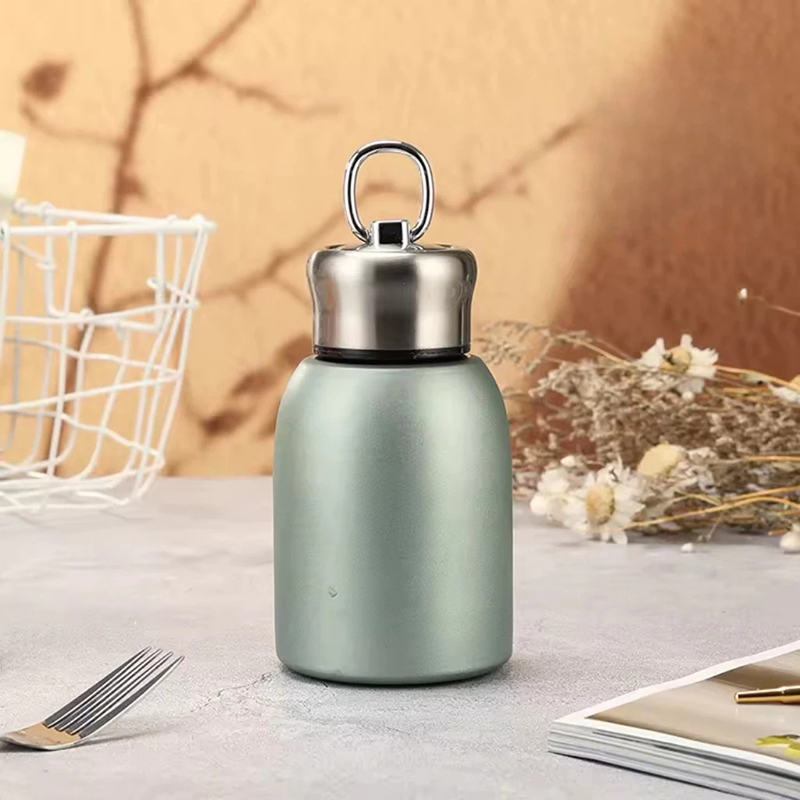 Bình nước giữ nhiệt mini 300ml chất liệu inox 304 có quai xách tiện lợi BA1553