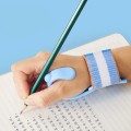 Dụng cụ tập viết chỉnh hình cổ tay giúp bé cầm bút đúng tư thế màu xanh BA1853