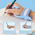 Dụng cụ tập viết chỉnh hình cổ tay giúp bé cầm bút đúng tư thế màu xanh BA1853